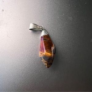 NWT Tiger eye pendant